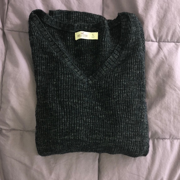 Hollister Sweater - Picture 1 of 5